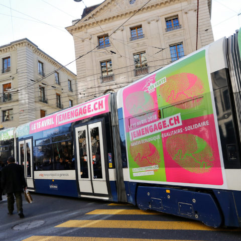 Photo d'un habillage de tram pour les Verts genevois - Je m'engage