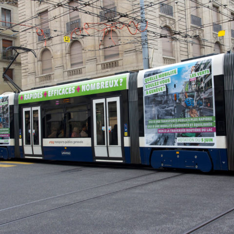 Photo de l'habillage de tram pour les Verts Genevois - Sortie du nucléaire